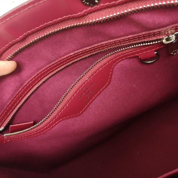 AUTHENTIC LOUIS VUITTON BREA MM EPI HANDBAg - Picture 15 of 16